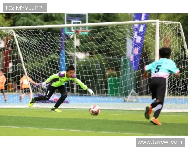 新生代足球新星横空出世引领绿茵场未来潮流